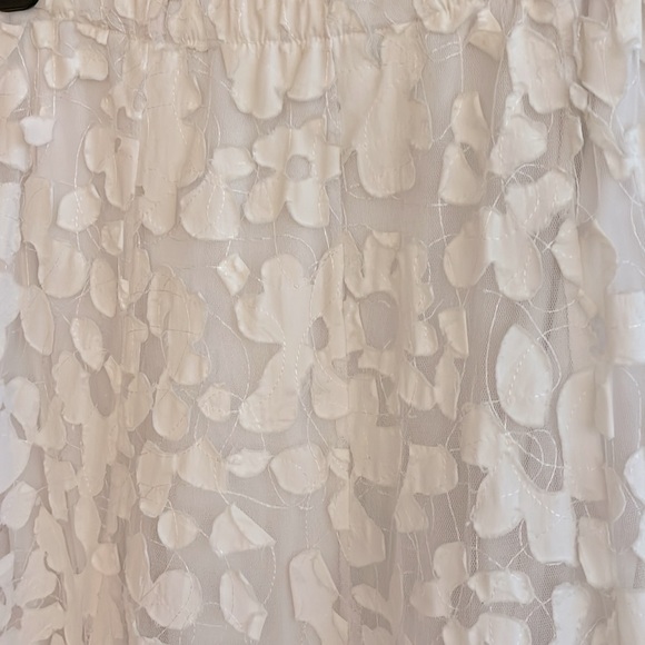 Long, pretty floral appliquéd, elastic waist skirt - Picture 3 of 3